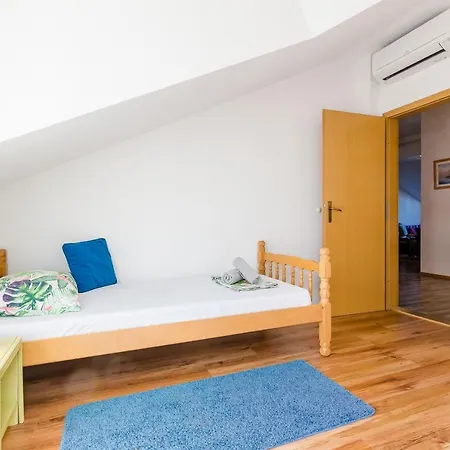 شقة Zrno تْسافتات