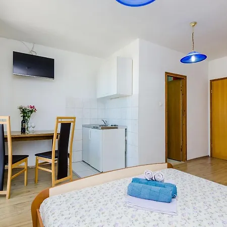 شقة Zrno تْسافتات